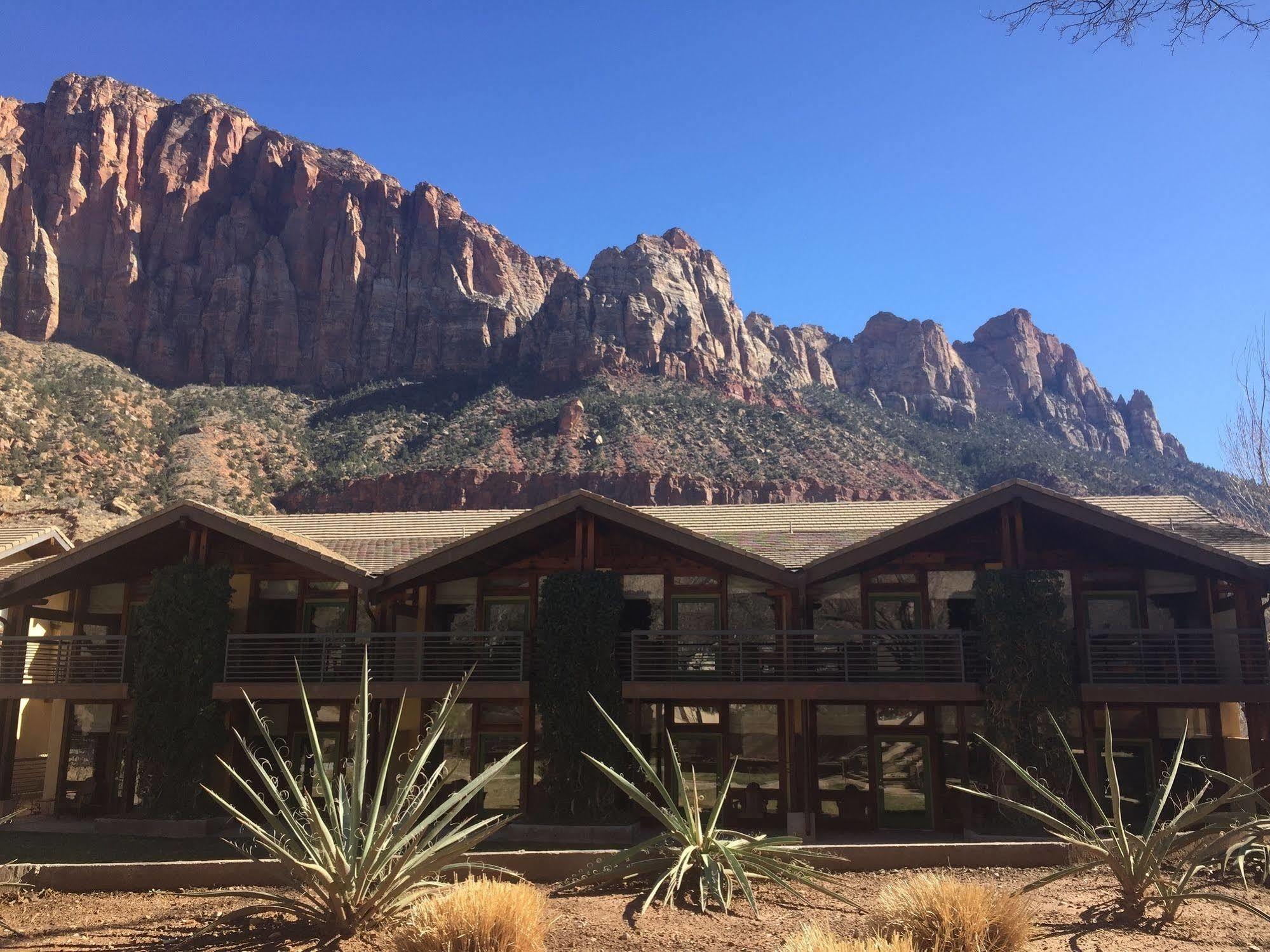 Desert Pearl Inn Springdale Bagian luar foto